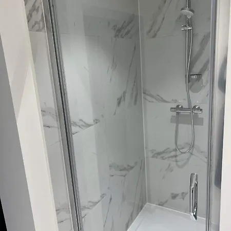 Prachtige In Centrum Met Badkamer ! Lägenhet Brygge