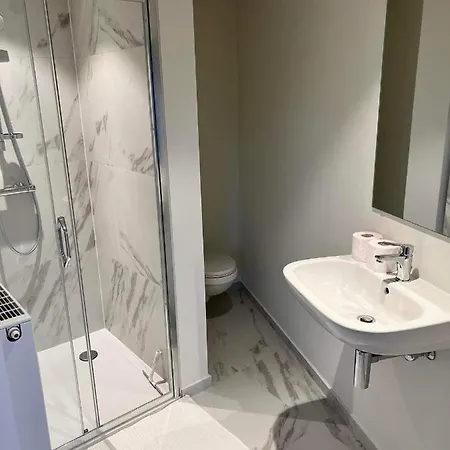 Prachtige In Centrum Met Badkamer ! *