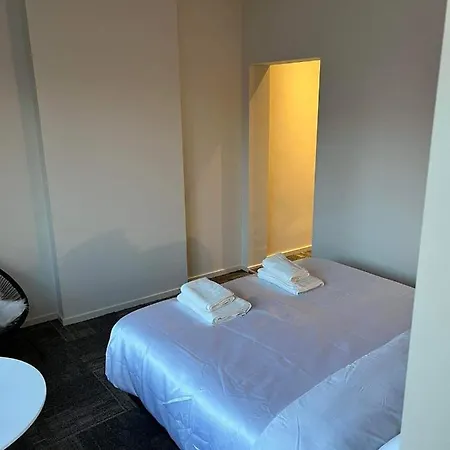 Prachtige In Centrum Met Badkamer ! *