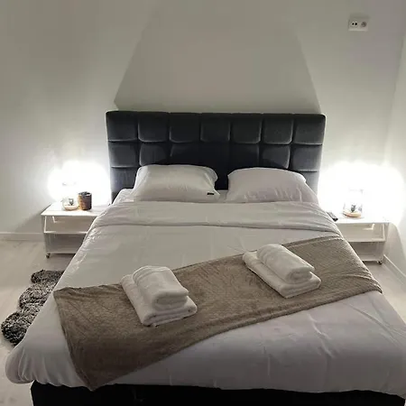 Prachtige In Centrum Met Badkamer ! *