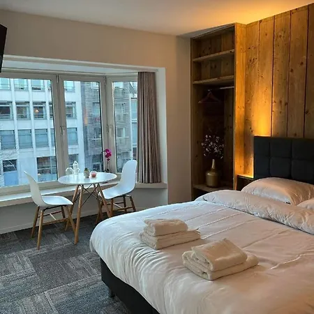 Prachtige In Centrum Met Badkamer ! *